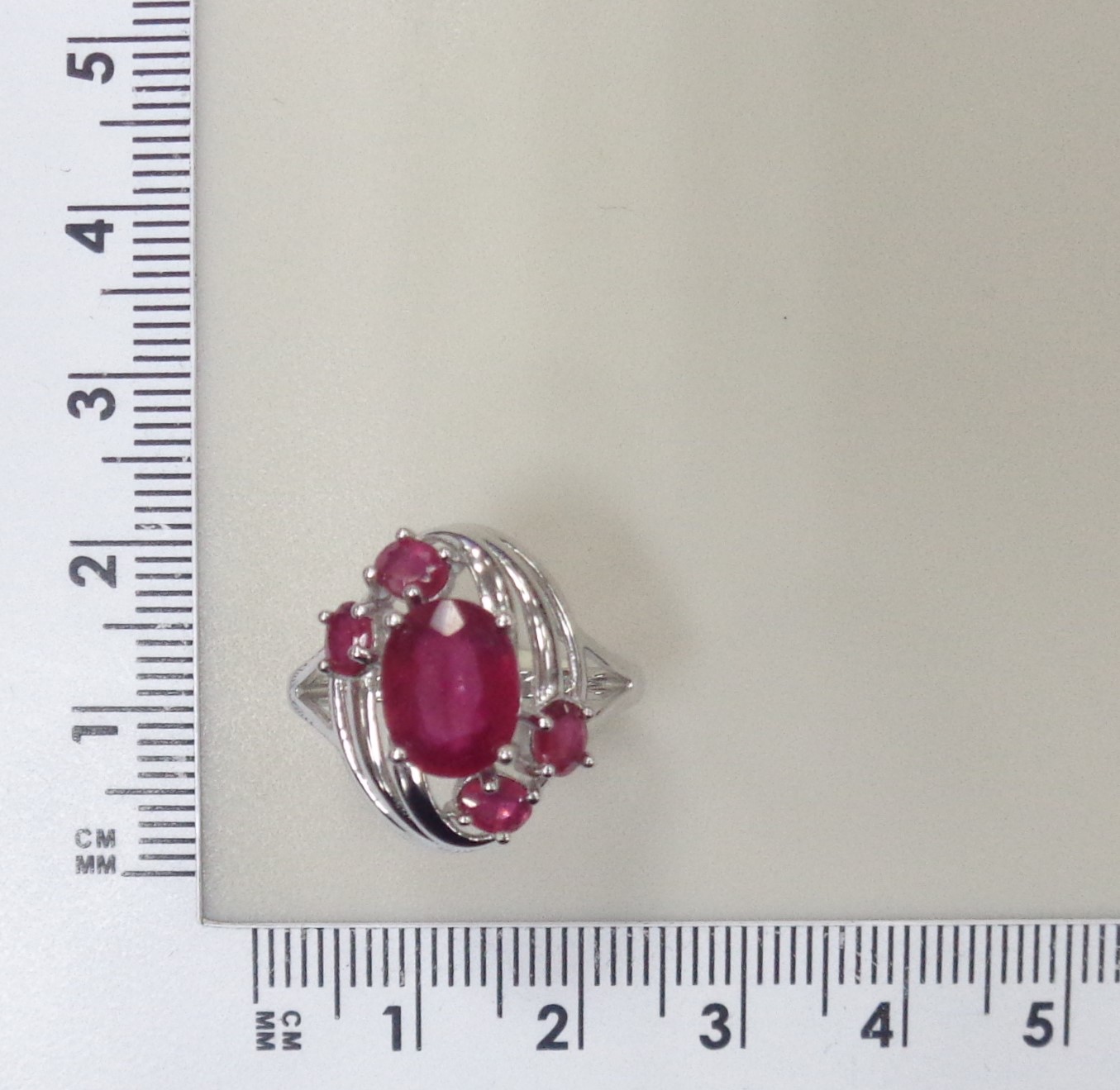 Серебряное кольцо с рубинами